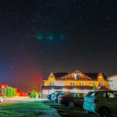 Sîmbăta de Sus 山丘之王旅馆酒店 外观 照片